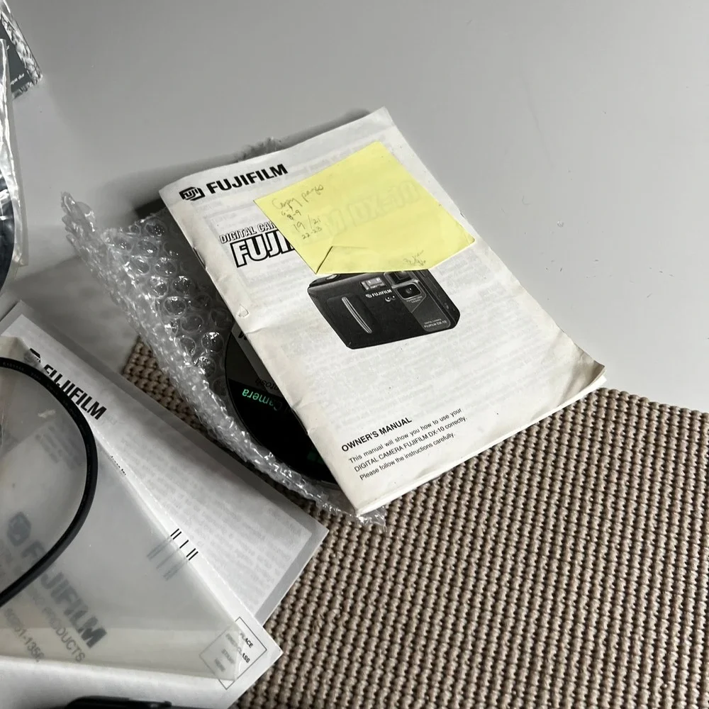 Fujifilm DX-10 Vintage Digital Camera Black Fujinon Lens 5.5mm CCD Boxed Kit‎